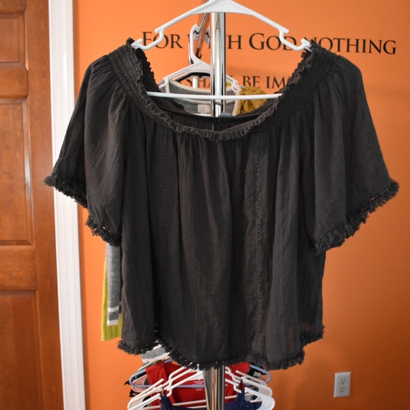 Women's Size Medium Distressed/Rustic "Cold Shoulder" Top by Aerie - Picture 2 of 3